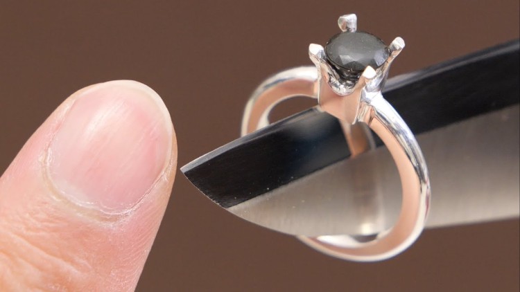 Японец создал бриллиант для невесты из ногтей (9 фото + 1 видео) . Чёрт побери